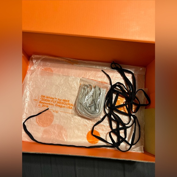 Nike Zoom Fly Mercurial Flyknit x
OFF-WHITE Black 2018 Men's 11.5.
AO2115-001 - Picture 10 of 11